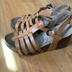 Blowfish tan wedges size 8